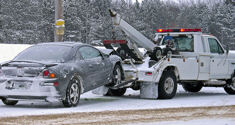How Professional Tow Truck Drivers Ensure Safe Winter Towing