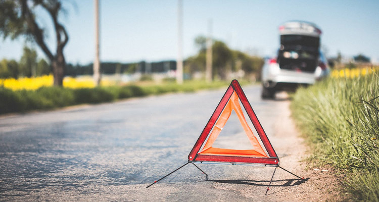 Top 5 Things To Avoid While Waiting For Roadside Assistance